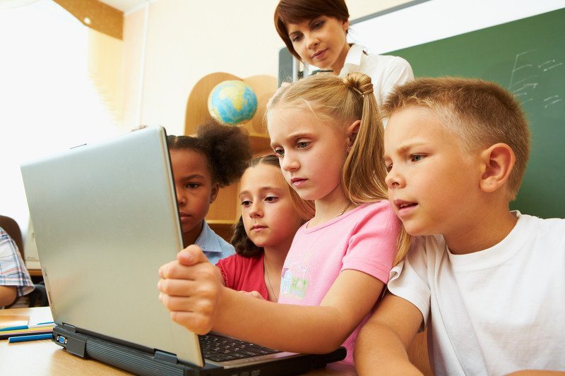 4 ways educators and parents can use tech this school year